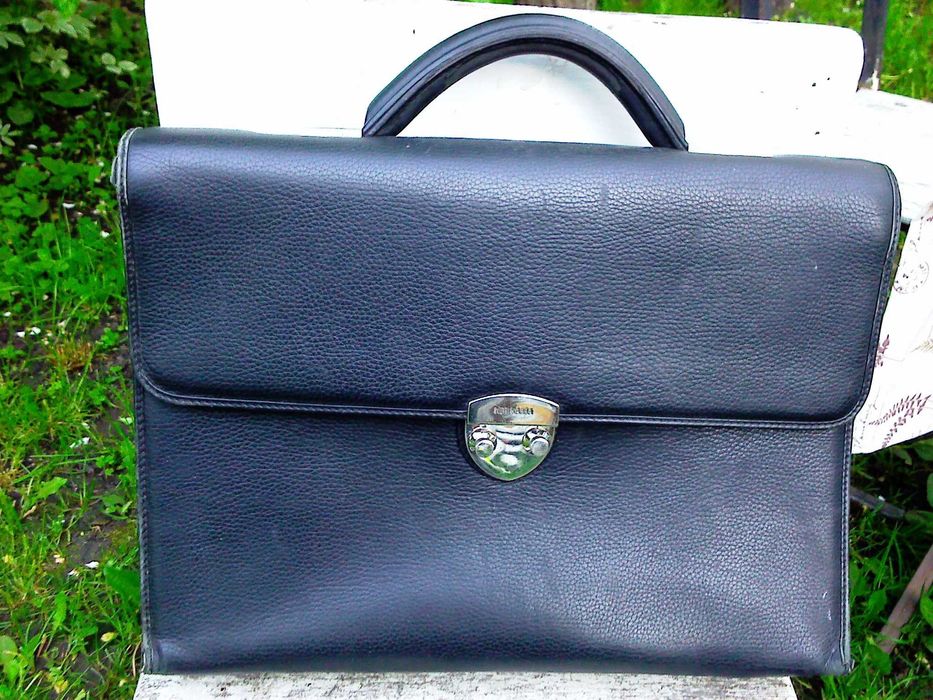 Продаю кожанный портфель " NERI KARRA "