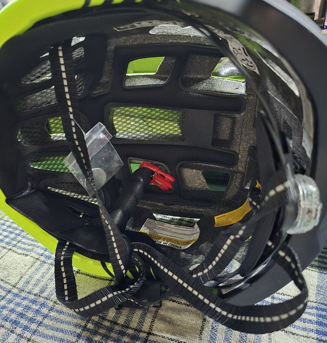 Kask rowerowy NOWY z lampką.