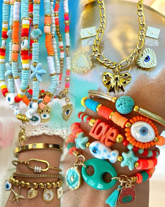 Vende-se negócio de bijuteria pronto a funcionar - Material e Marca