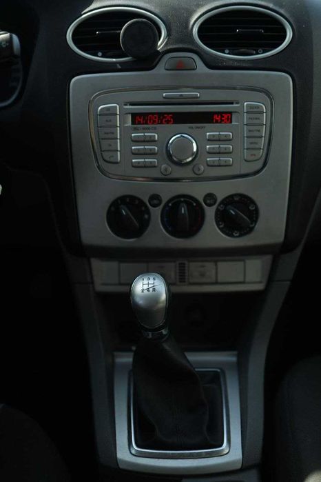 Ford Focus 2009 Hatchback II покоління (FL)•1.4 Duratec МТ (80 к.с.)