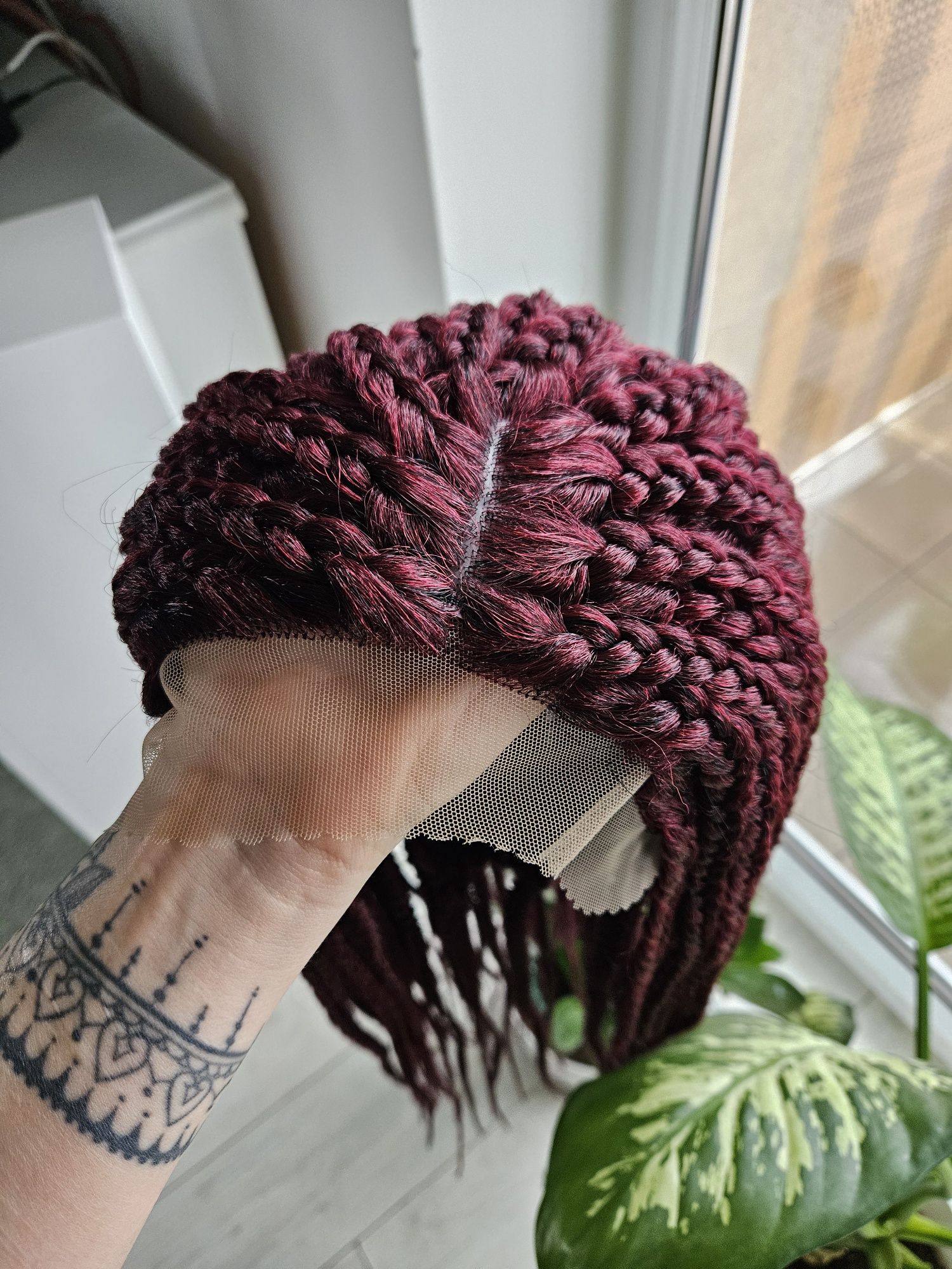 Peruka lace front warkoczyki syntetyczne bordowe