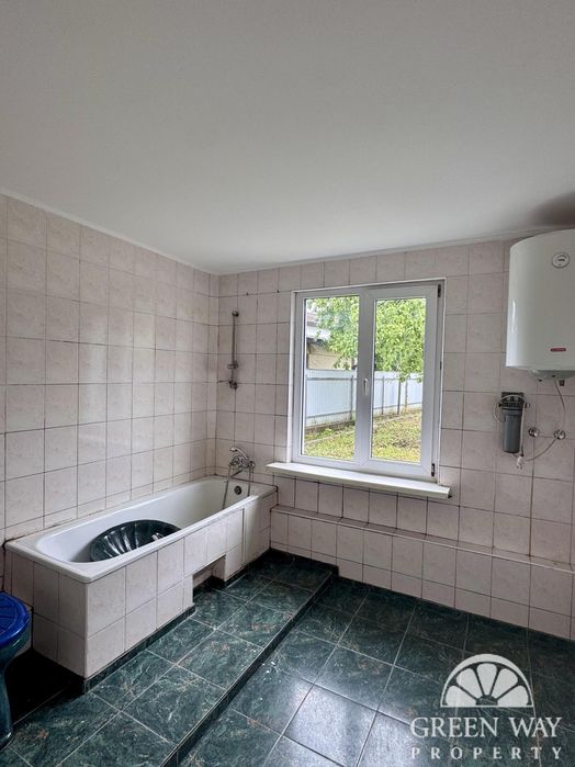 Будинок біля озера| Віта-Литовська, Голосіївський район