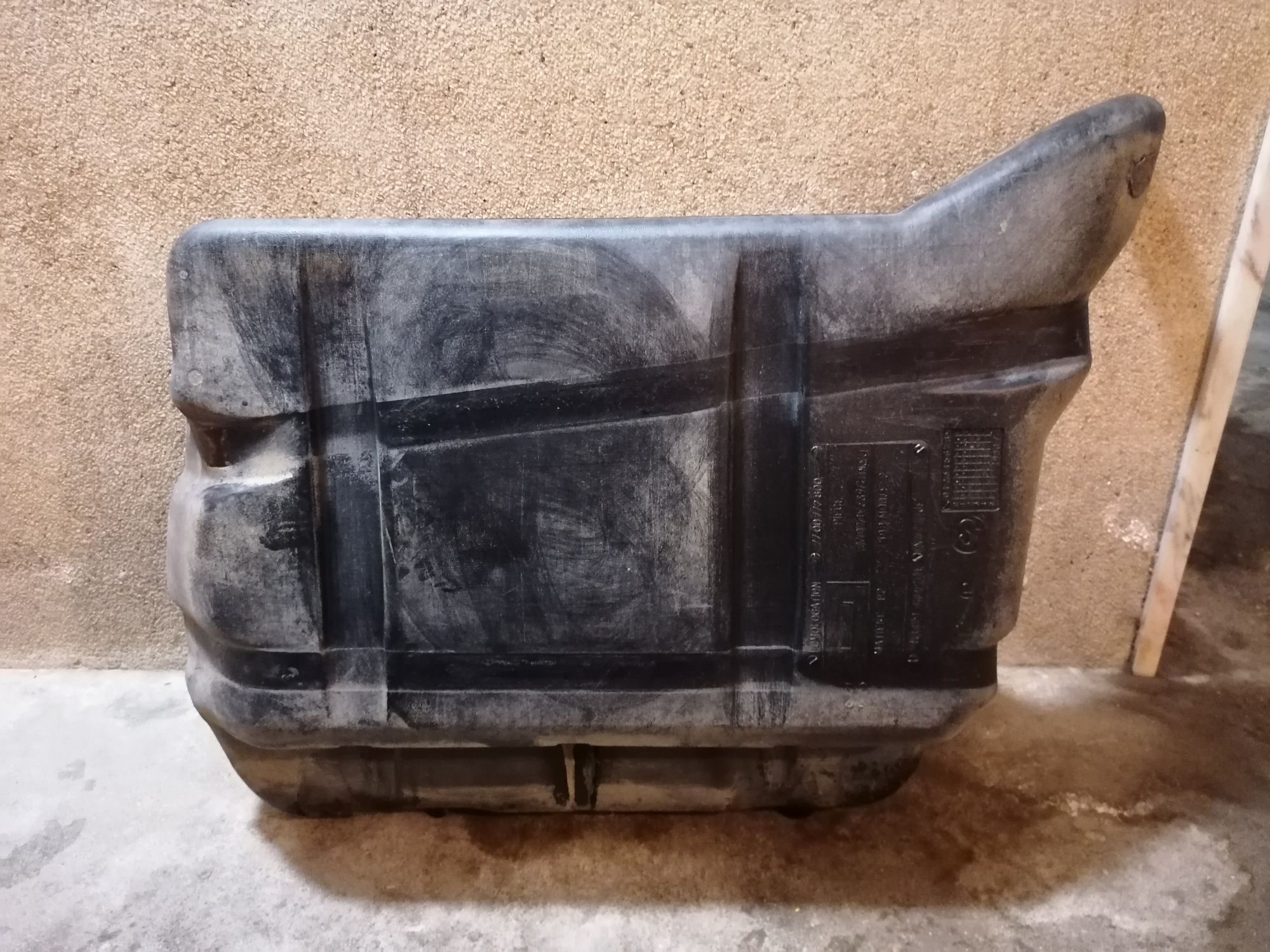 Renault 21 - reservatório de gasolina