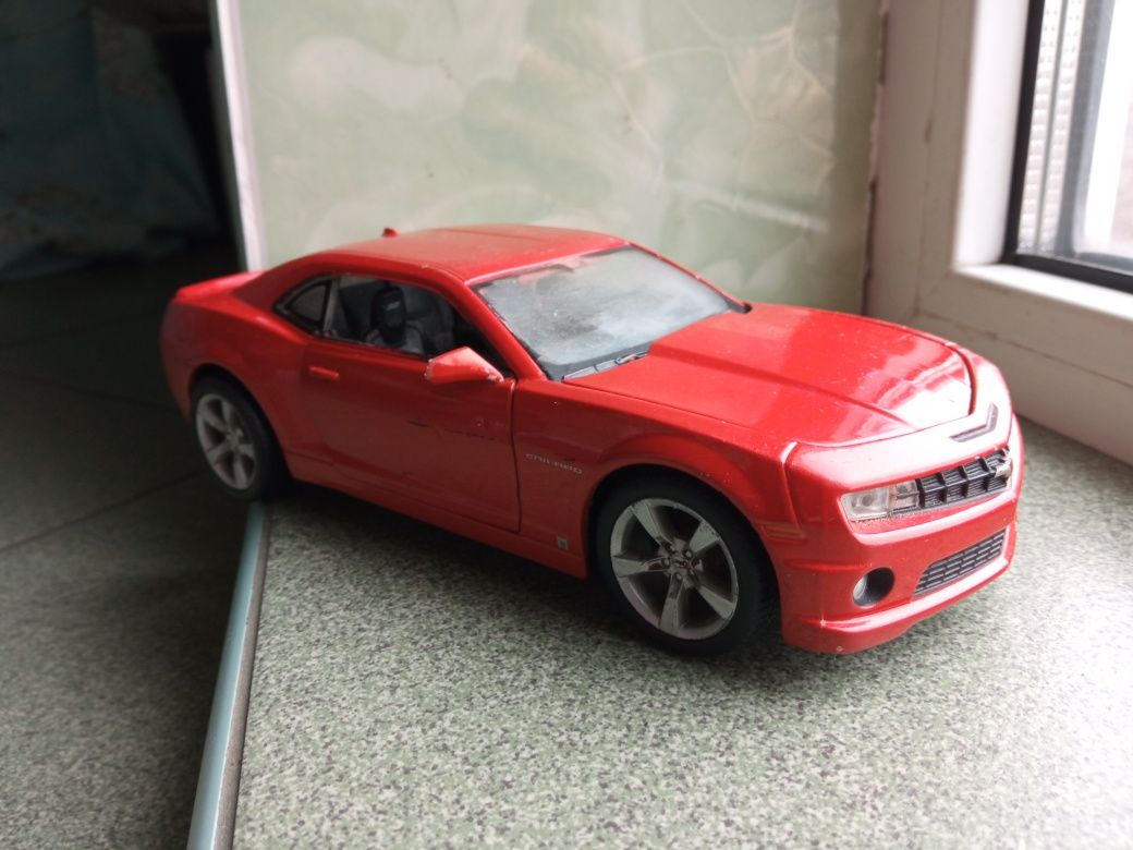 Игрушка машинка металическая maisto chevrolet camaro 1/24