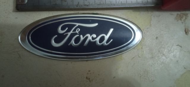 Автомобильный значок шильдик ford