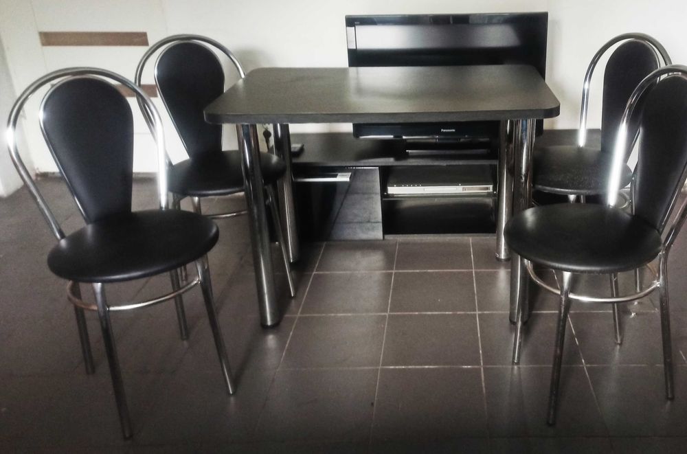 Zestaw stół krzesła czarne eco skóra metalowe stylowe