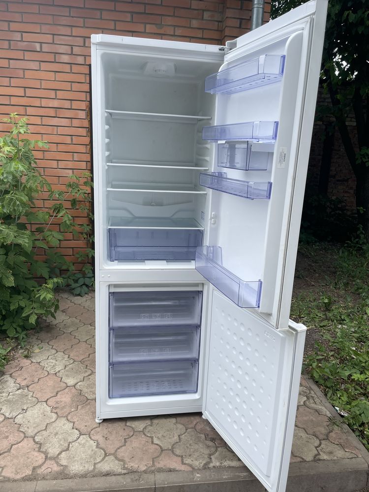 Холодильник Beko 180см в хорошем состоянии.Доставка,гарантия
