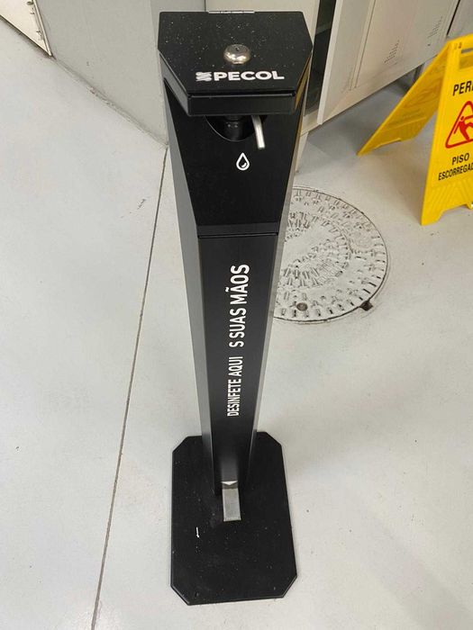 Dispensador de gel sanitário