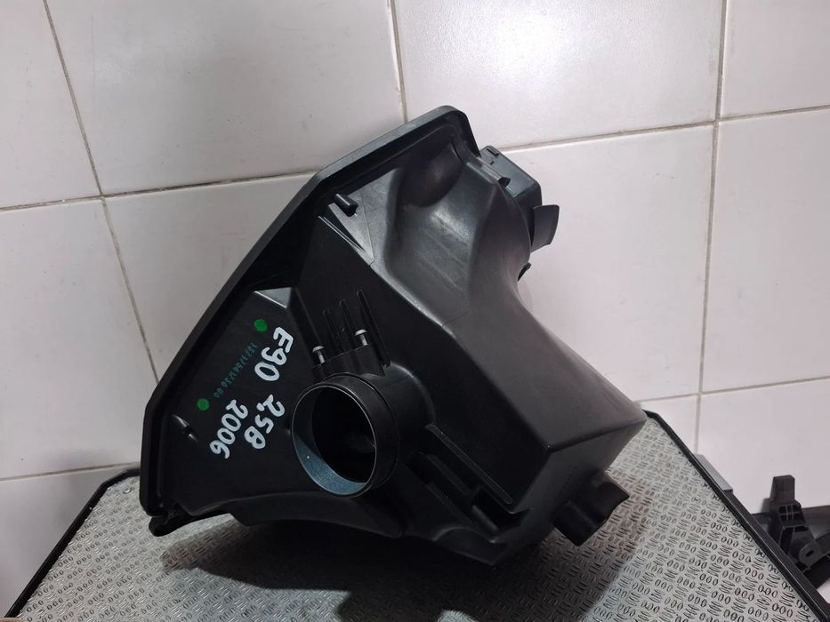 Obudowa filtra powietrza BMW E90 E91 2,5 B 2006 rok nr 13717541736
