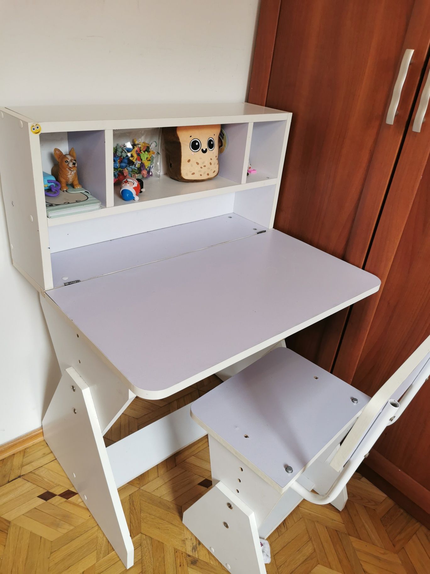 Regulowany stolik i krzesełko dla dziecka, regulowane biurko