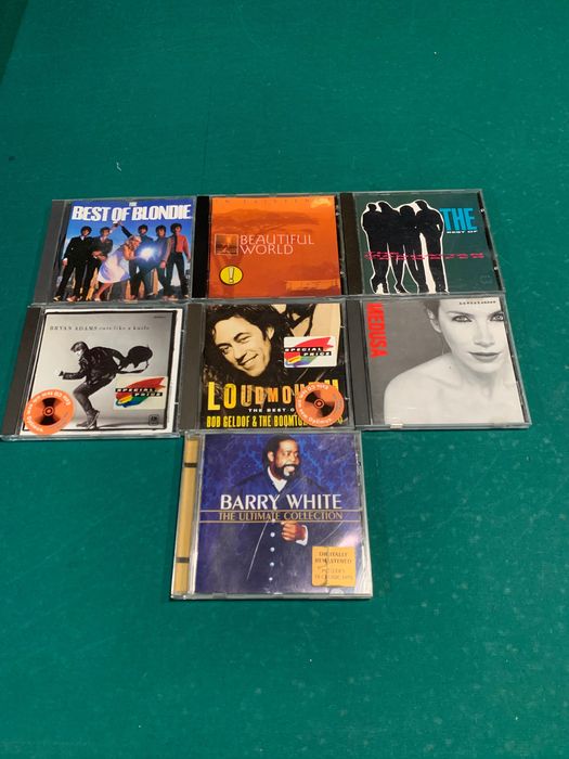 Cds de música anos 60 e 80.