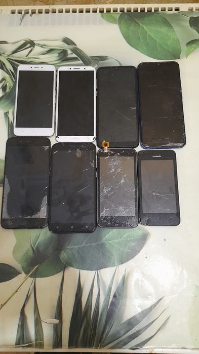 Телефони на запчастини