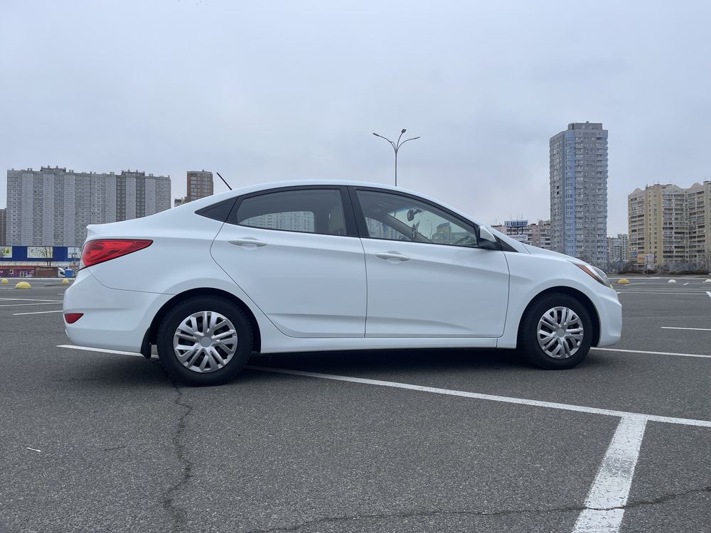 Hyundai Accent 1,6 автомат 2013 p