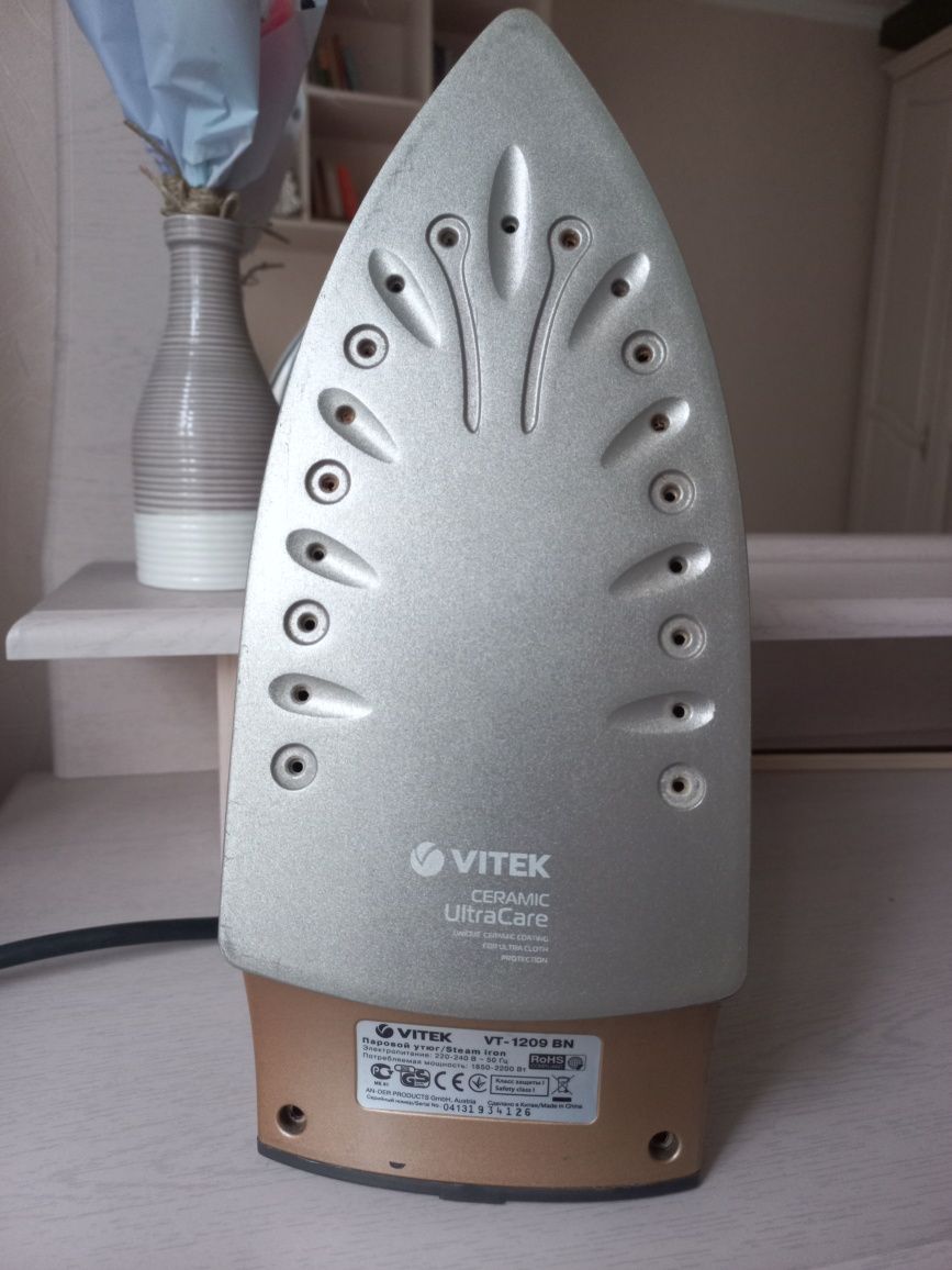 Утюг (праска) Vitek VT-1209 BN