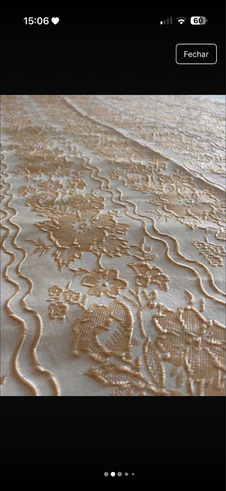 Colcha cama bordada dourada