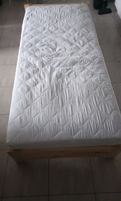 Łóżko z materacem 90/200