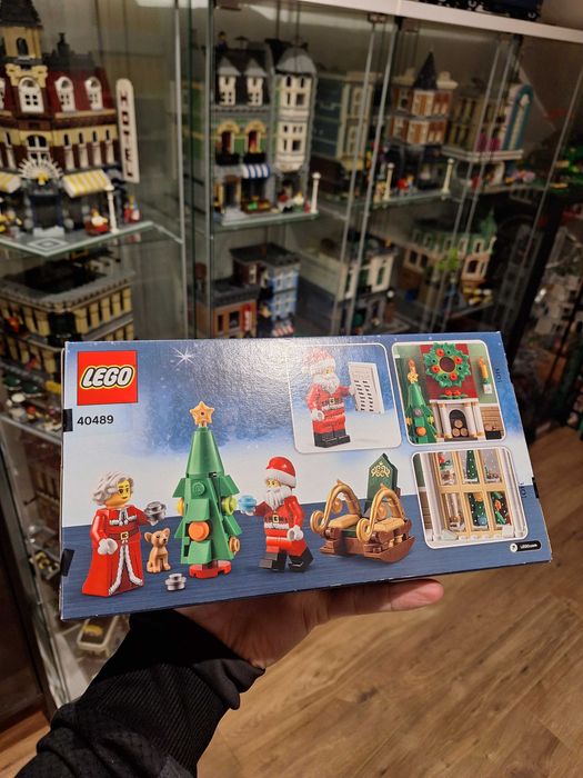 Mr. and Mrs. Claus's Living Room 40489