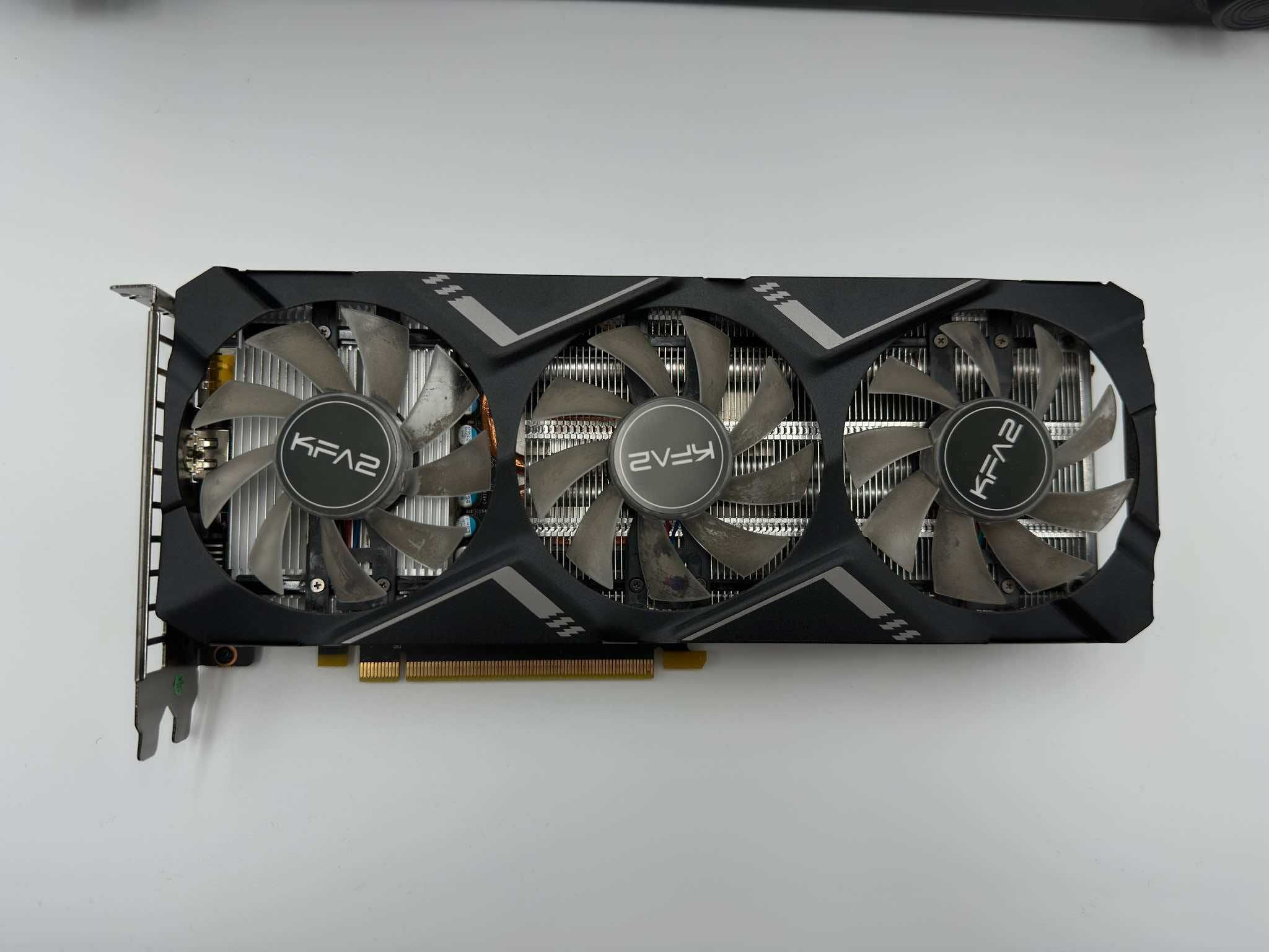 Komputer stacjonarny gamingowy Ryzen 7 3700X RTX 2060 SUPER 32 GB DDR4
