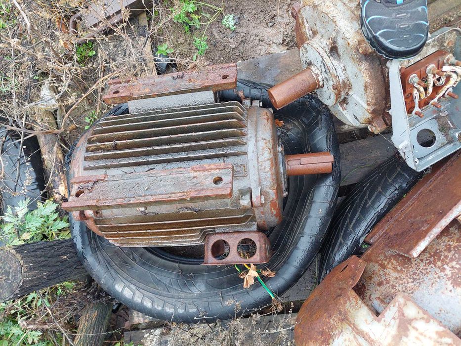 Продам електро двигуни