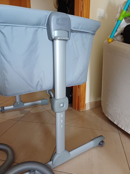 Berço next to me chico