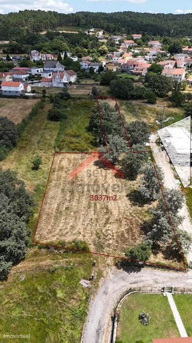 Terreno com 3037m2, construção de moradia rés do chão aprovada.