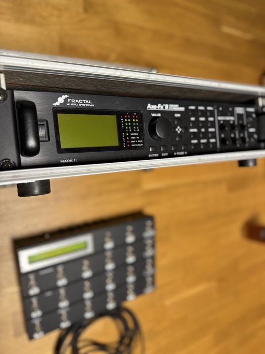 Fractal Audio Axe-Fx II   MFC-101   Procesor gitarowy