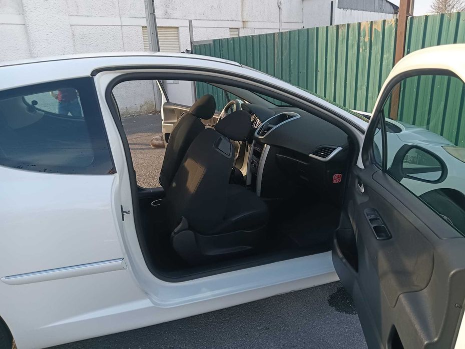 PEUGEOT 207 Ótimo estado - DEZ 2011