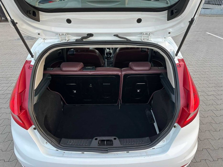 FORD FIESTA 1,6 Rok 2009