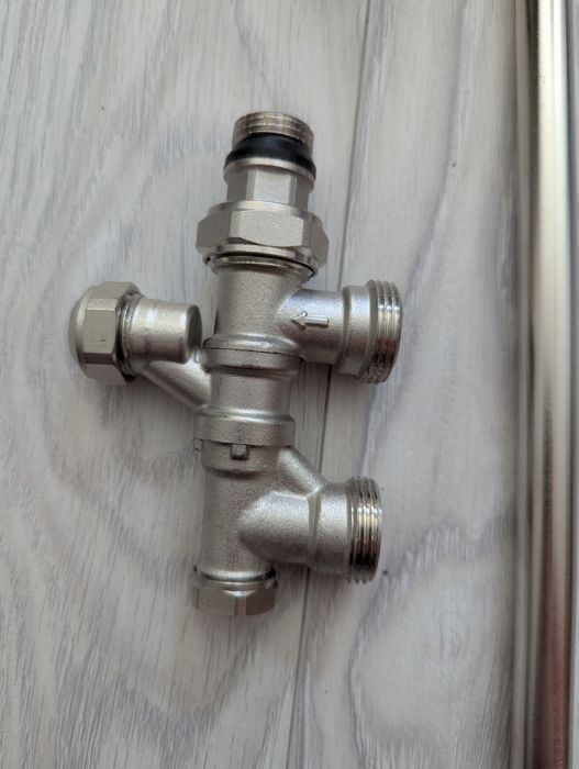 Новий Комплект Радіаторних Вентилів Koer KR.1135 (1/2" х 3/4")