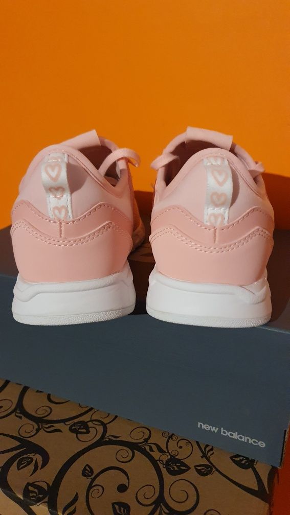 Buty damskie sportowe New Balance modne Rozmiar 35 / wkładka 22 cm