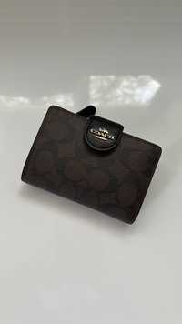 Коричневий гаманець Corner Medium ZIP wallet Brown Black Coach