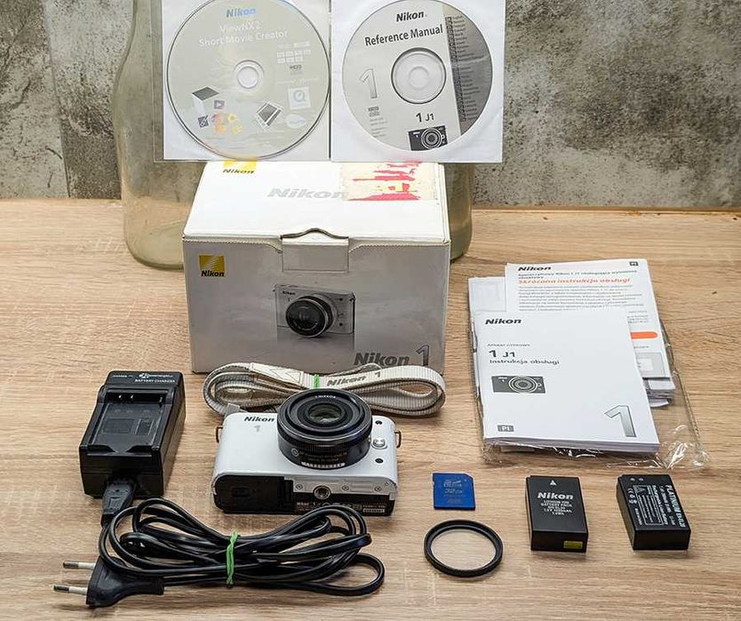 Nikon 1 J1 + obiektyw  10 mm f2.8 - kompakt dorównujący lustrzankom