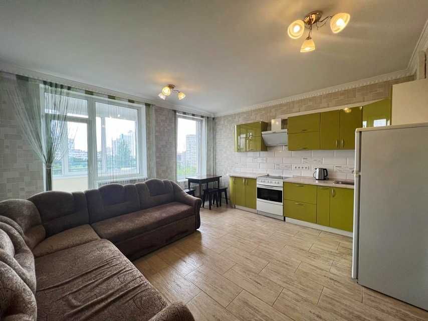 Сучасна 1-кімнатна квартира біля метро Лівобережна, вул.  Туманяна, 1А