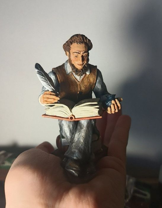 Художник по мініатюрі