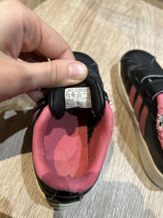 r. 24 Adidas czarne adidasy dla dziewczynki