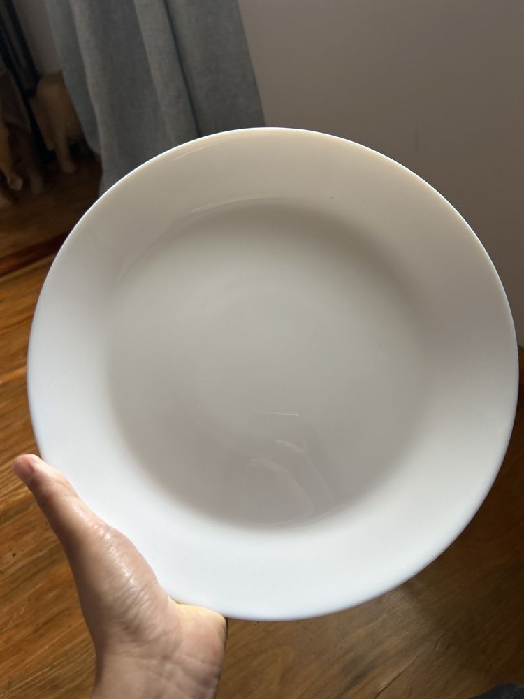 Pratos ikea brancos