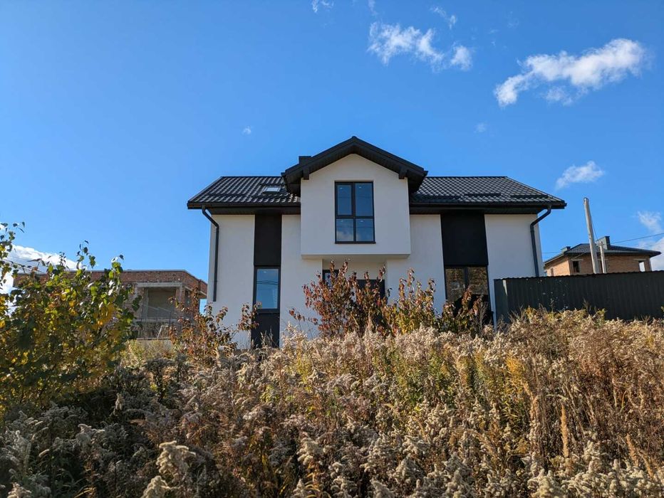 Продаж ексклюзивного котеджу з власною земельною ділянкою у Винниках