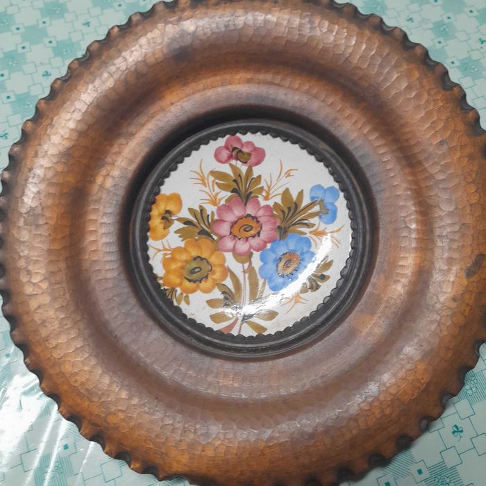 Pratos de decoração, tipo marroquino, em latão