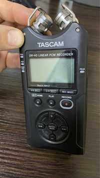 Продам рекордер Tascam dr-40