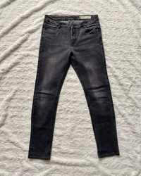 Czarne spodnie jeansowe skinny jeans z przetarciami