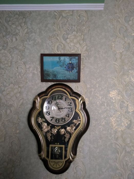 Продам дуже красивий настінний годинник.