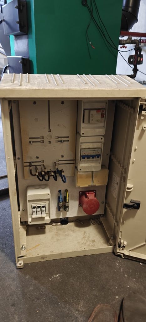 Skrzynka  Rozdzielna Elektryczna Budowlana  Wyposażona