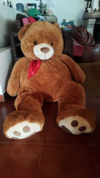 Urso gigante de peluche