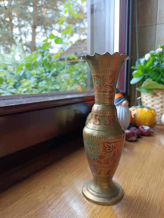 indyjski wazonik z mosiądzu z pięknym wzorem. Lata 60 te