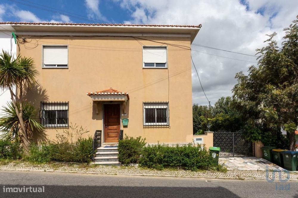 Casa T3 em Beato de 124,00 m2