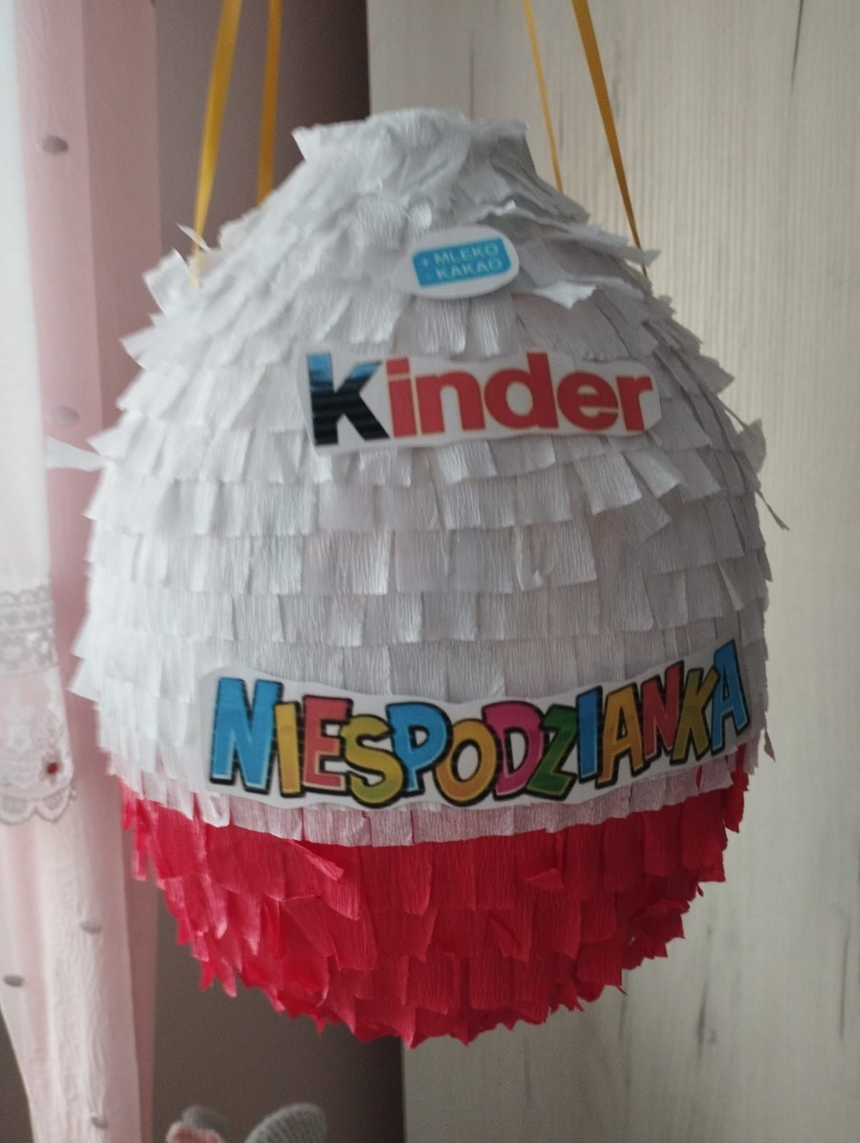 Piniata urodzinowa Kinder Niespodzianka