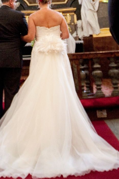 suknia ślubna w kolorze ecru