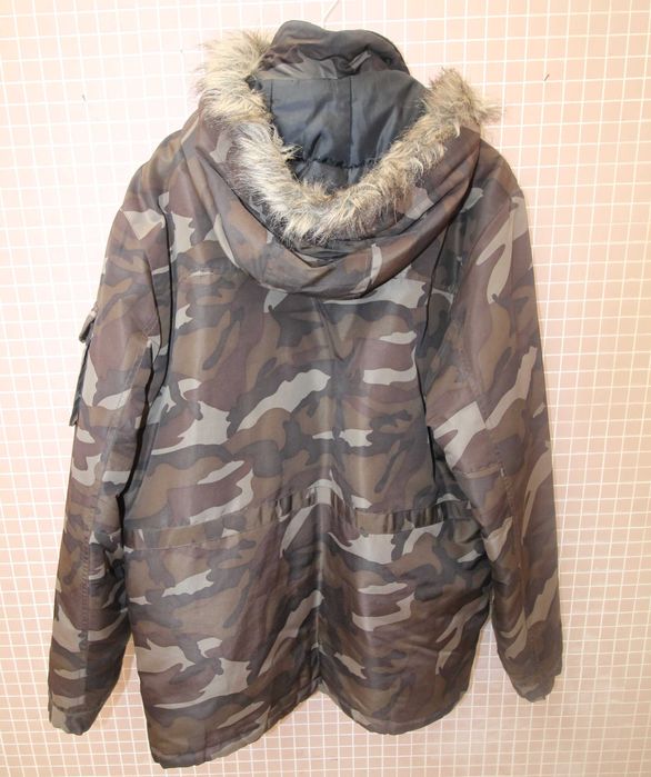 casaco/parka camuflada c/ forro acolchoado  c/ capuzc/pelo