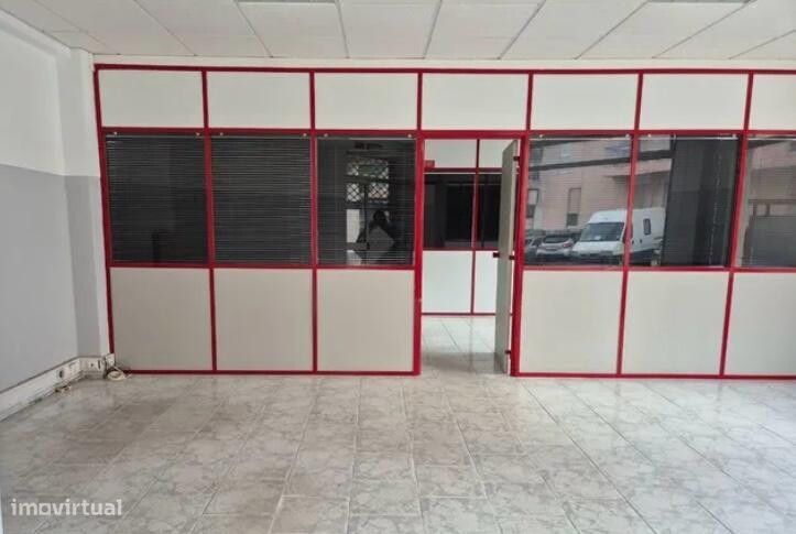 Loja para arrendar em Mem Martins / Ouressa - Sintra