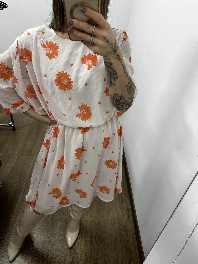 Sukienka w kwiaty selected femme